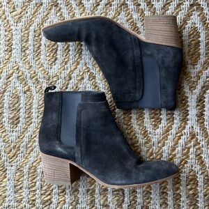Vince Hallie Suede Round Toe Ankle Boot Heel Chelsea Dark Gray Size 7